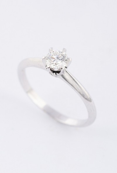 Platina solitair ring met een briljant van 0.43 ct.