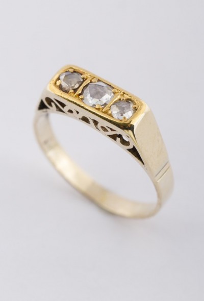 9 krt. rij ring met diamanten