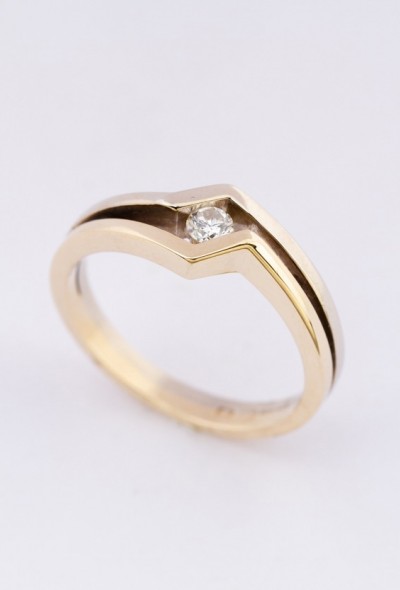 Wit/geel gouden ring met een briljant