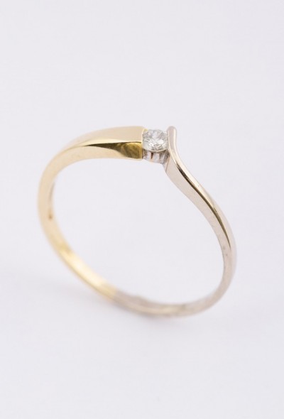 Wit/geel gouden slag ring met een briljant