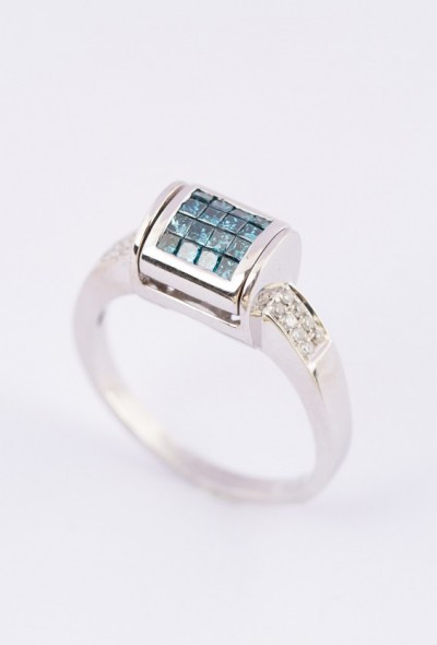 Wit gouden draaibare ring met blauwe en witte diamanten
