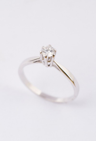 Wit gouden solitair ring met een briljant van ca. 0.25 ct.