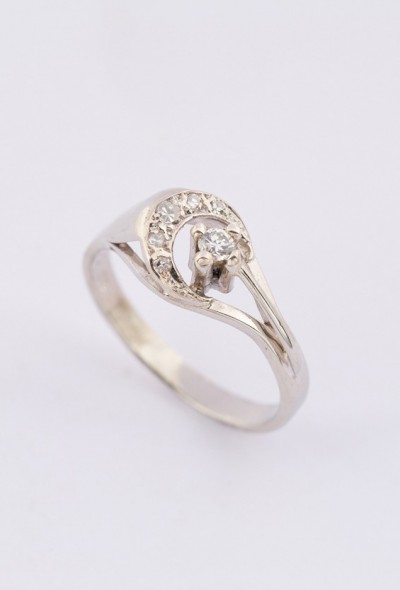 Wit gouden ring met een briljant en 5 diamanten