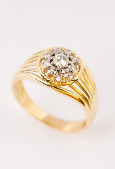 Gouden spangen entourage heren ring met een briljant en diamanten
