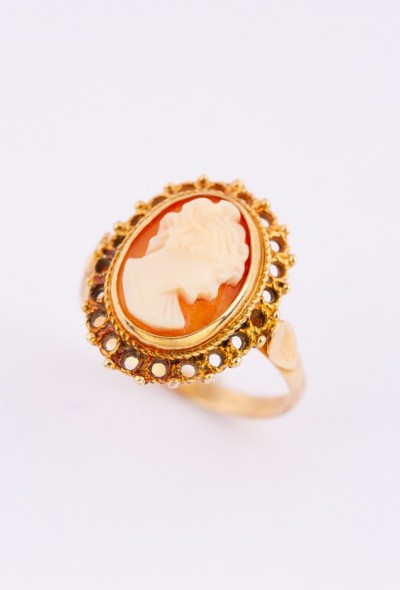Gouden ring met schelp camée