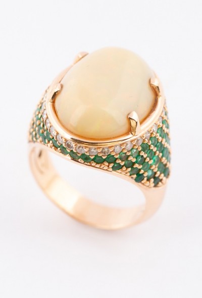 Gouden ring met opaal, briljanten en smaragden
