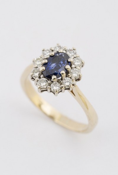 Gouden entourage ring met saffier en briljanten