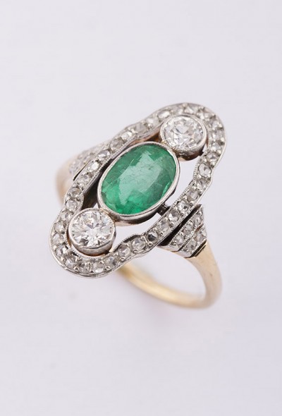 Antieke Art Déco ring met smaragd en diamanten