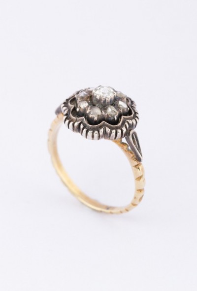Antieke gouden ring met diamanten