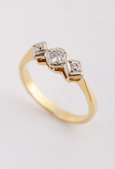 Gouden rij ring met 3 oud geslepen briljanten