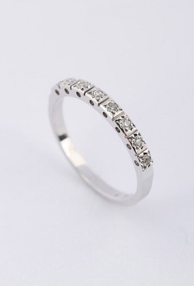 Wt gouden rij ring met diamant