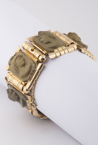 Antieke schakel armband met lava camée