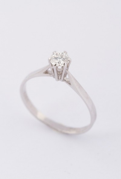 Wit gouden solitair ring met een briljant (0.35 ct.)