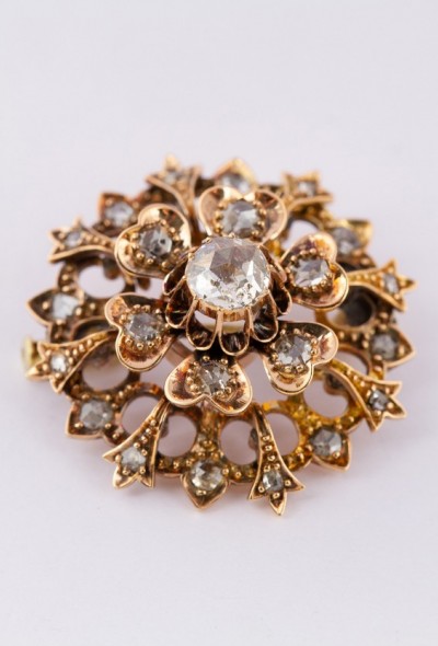 Antieke dubbele entourage broche met diamanten