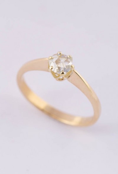 Gouden solitair ring met een roos geslepen diamant