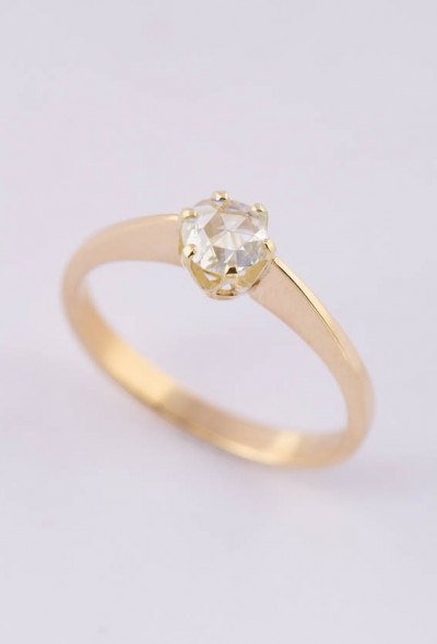Gouden solitair ring met een roos geslepen diamant
