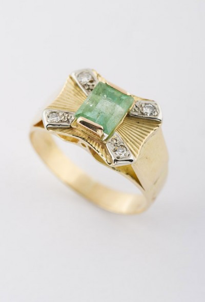 Gouden ring met natuurlijke smaragd en diamanten