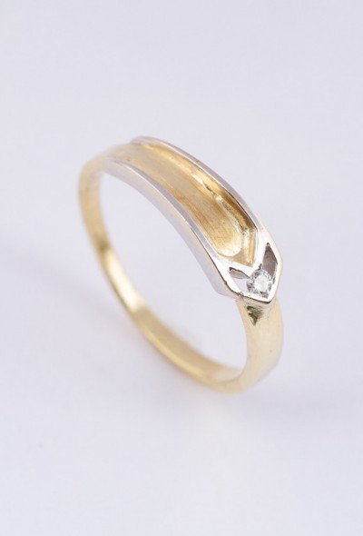 14 krt wit/geel gouden ring met een briljant van 0.025 ct