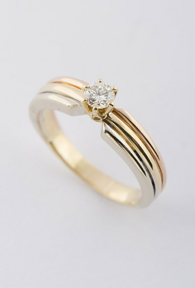 gouden tri-color solitair ring met een briljant