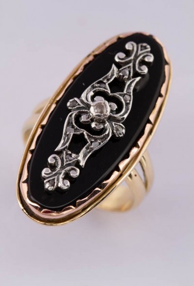 Gouden markies ring met onyx en diamanten
