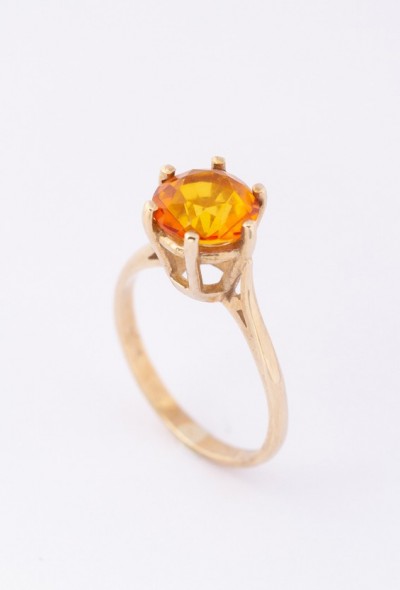 Engelse ring met barnsteen