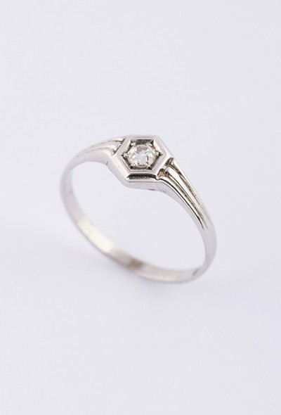 Wit gouden solitair Art Déco ring met een briljant