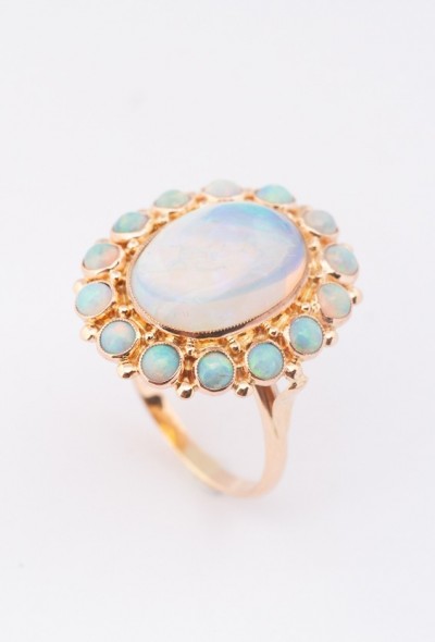 Gouden ring met crystal opalen