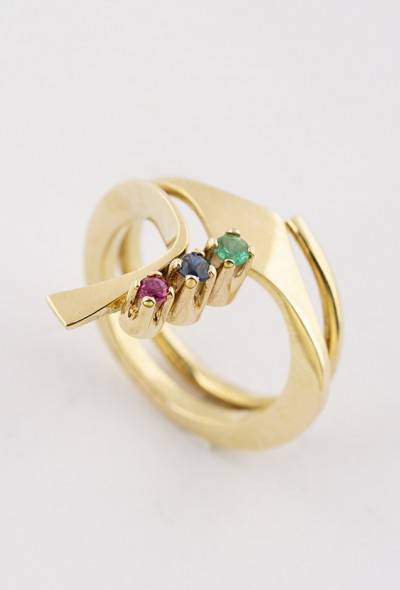 Gouden gestileerde ring