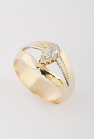 Gouden ring met peervormige roos diamant