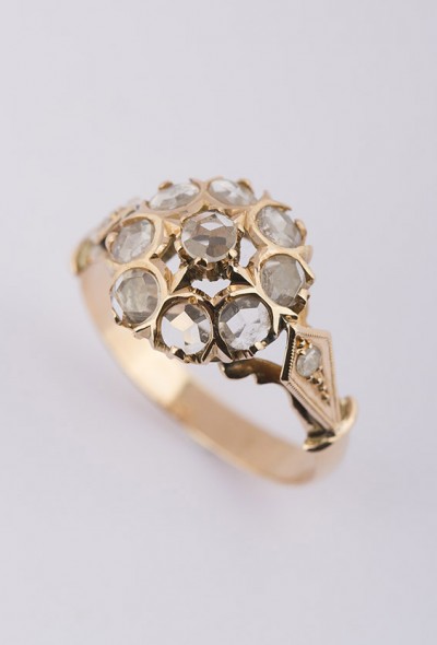 Entourage ring met diamanten