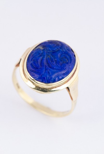 Gouden ring met geslepen lapis lazuli