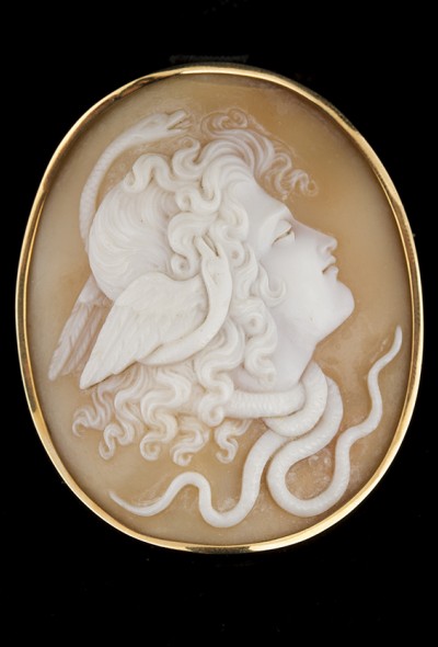 Antieke camée broche van Medusa