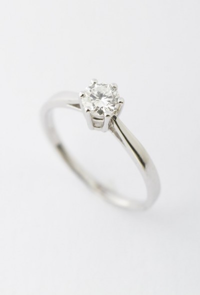 Wit gouden solitair ring met briljant 0.43 ct.