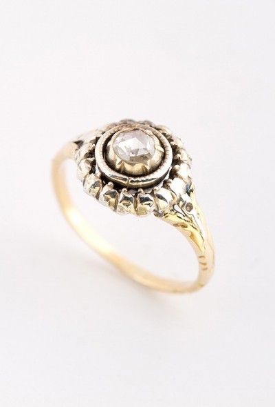 Gouden ring met een roos geslepen diamant