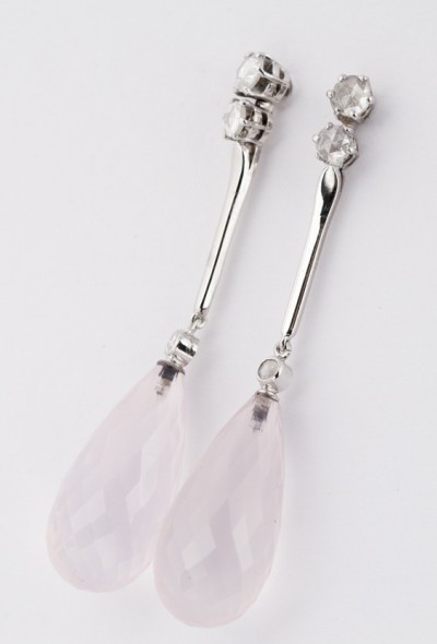 Wit gouden oorhangers met diamant en rosekwarts