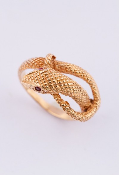 Gouden slangen ring met robijnen