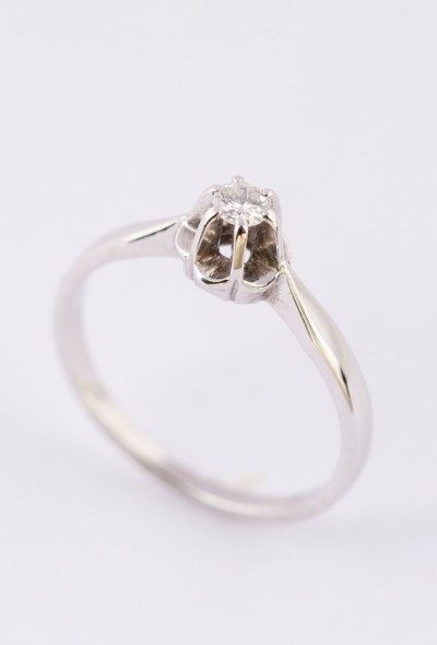 Wit gouden solitair ring met een briljant van 0.11 ct.