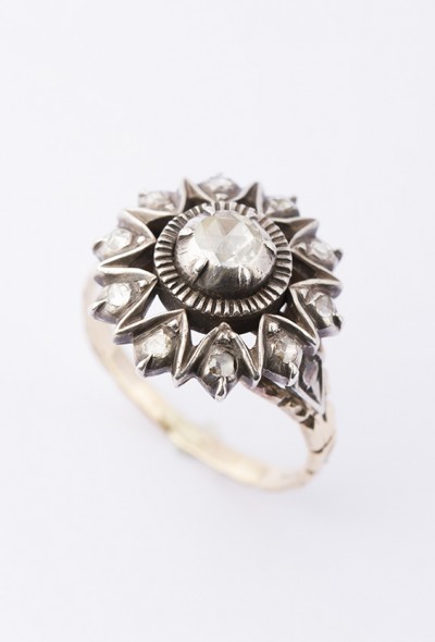 Entourage ring met diamant