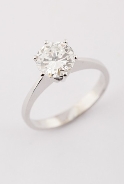 Wit gouden solitair ring met briljant 1.31 ct.