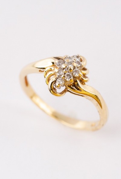 Gouden ring met 9 briljanten