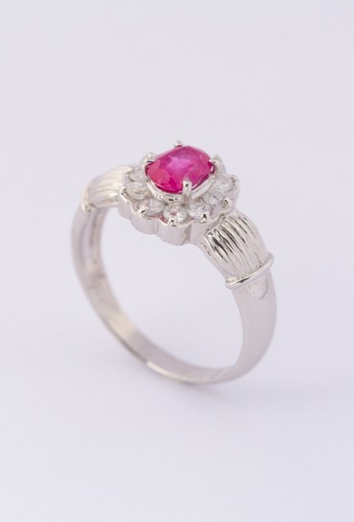 Platina entourage ring met robijn